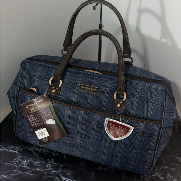 London Fog Brentwood II 20in. Duffel Travel Bag Navy Blue Brown Wide Opening NEW - Picture 2 of 8